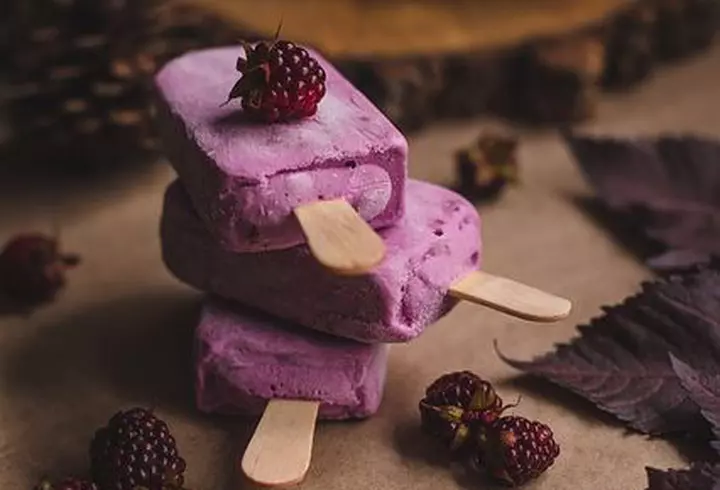 Pizza de casă cu blat pufos. Rețetă simplă și gustoasă