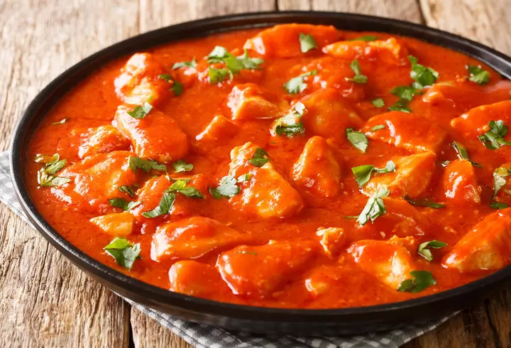 Pizza de casă cu blat pufos. Rețetă simplă și gustoasă