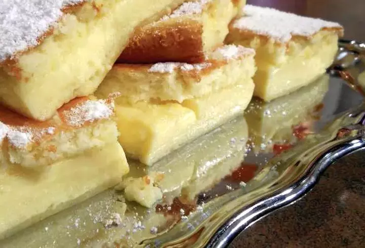 Pizza de casă cu blat pufos. Rețetă simplă și gustoasă