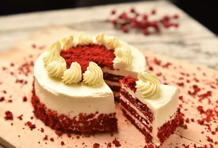 Pizza de casă cu blat pufos. Rețetă simplă și gustoasă