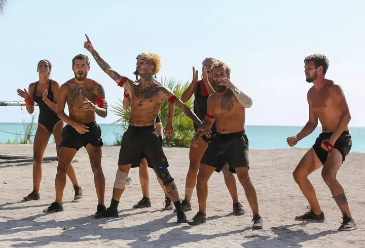 Florin Chilian și-a vândut lucrurile din casă pentru a investi în muzică: „Am rămas doar cu uşa de la intrare şi cu o cadă veche”