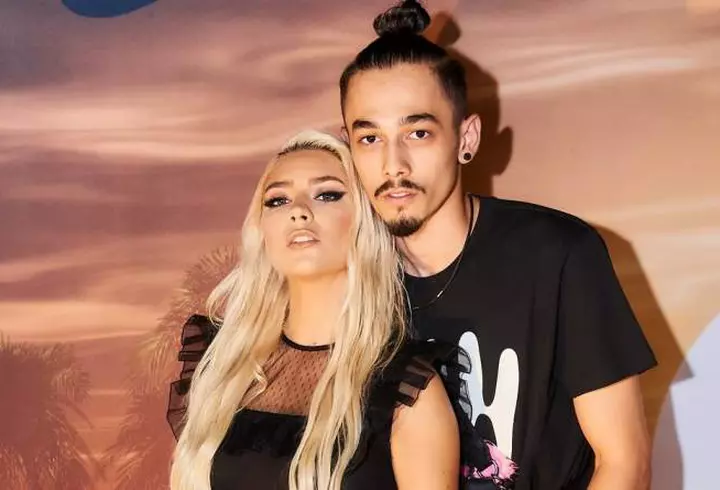 Ce sfat a primit Adela Popescu de la tatăl ei, înainte de a treia naștere: "Vă trec tinerețile, așa că..."