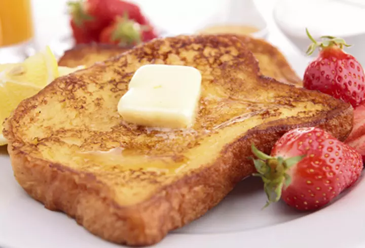 Pizza de casă cu blat pufos. Rețetă simplă și gustoasă