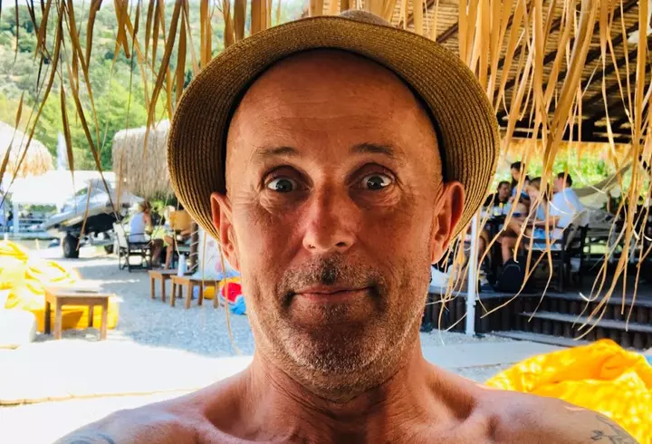 Florin Chilian și-a vândut lucrurile din casă pentru a investi în muzică: „Am rămas doar cu uşa de la intrare şi cu o cadă veche”