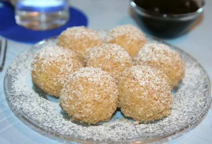 Pizza de casă cu blat pufos. Rețetă simplă și gustoasă