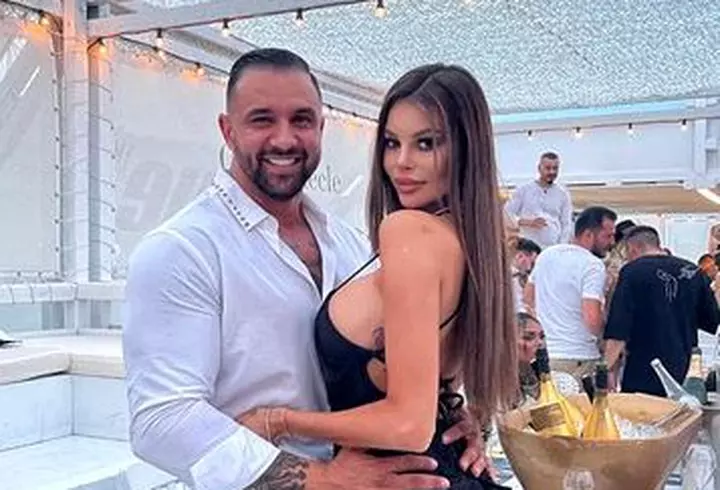 Elena Udrea și soțul ei, evacuați de urgență din hotel, din cauza incendiului din Mykonos