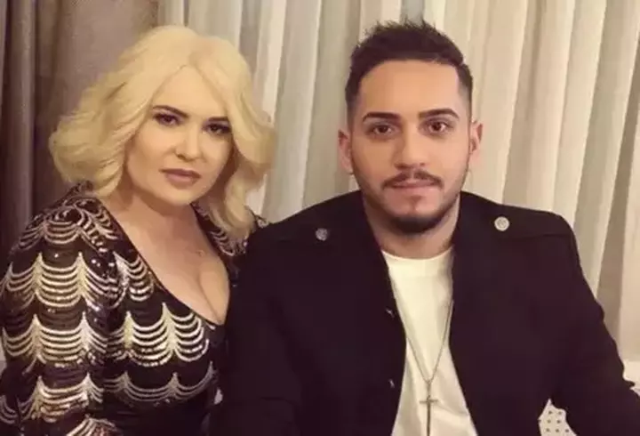 Elena Udrea și soțul ei, evacuați de urgență din hotel, din cauza incendiului din Mykonos