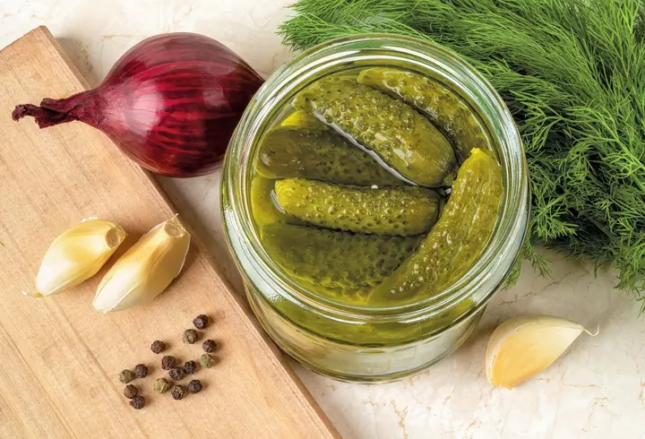 Rețetă de castraveți murați opăriți. Ingrdientul secret