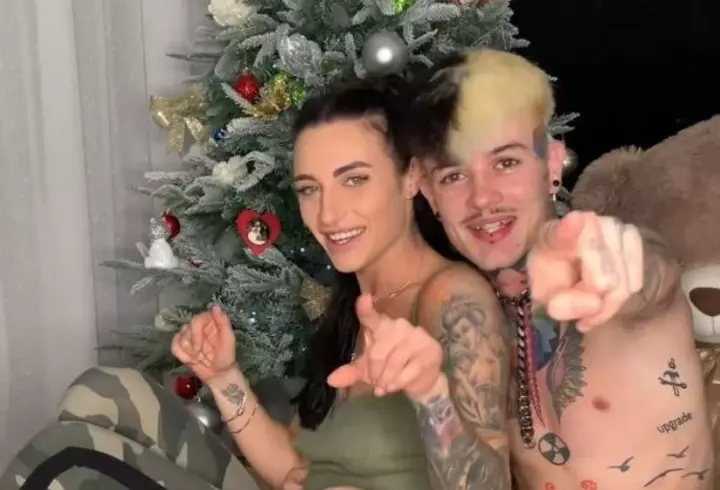 Iubita lui Speak, vedetă în New York! Ștefania a apărut pe ecranele din Times Square