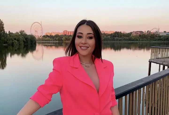 Giulia Nahmany, ședință foto în costum de baie: „O siluetă de model nu face o femeie să fie mai bună”