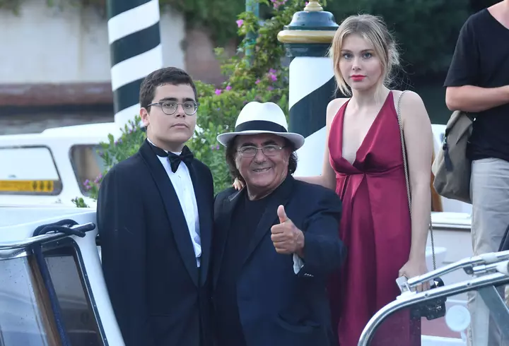 Și Jennifer Lopez are celulită! Cum arată vedeta, în pantaloni scurți