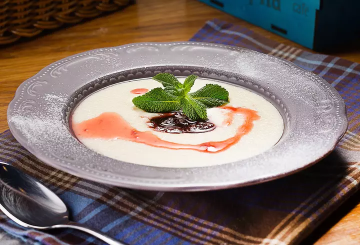 Rețetă de pandișpan cu vișine. Un desert delicios