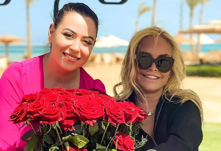 Elena Udrea și soțul ei, evacuați de urgență din hotel, din cauza incendiului din Mykonos