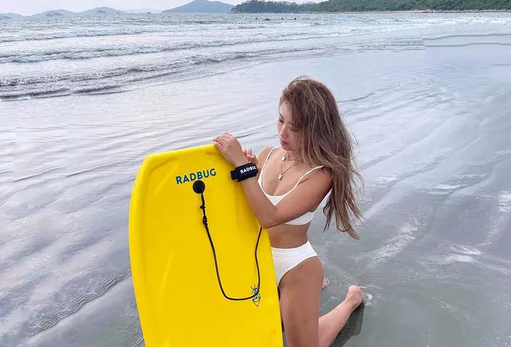 Giulia Nahmany, ședință foto în costum de baie: „O siluetă de model nu face o femeie să fie mai bună”