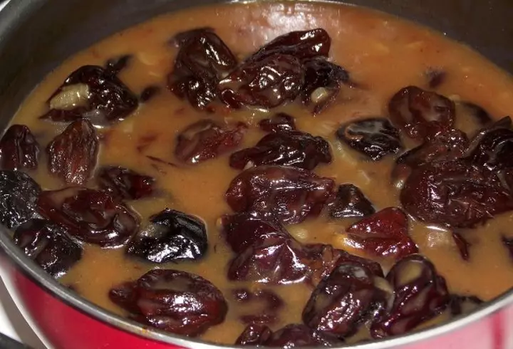 Prăjitură cu caise și iaurt. Cea mai simplă rețetă