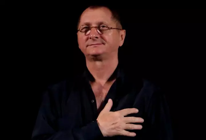 Cine este Mr. Pink. Fostul iubit al Monicăi Gabor a fost călugăr tibetan