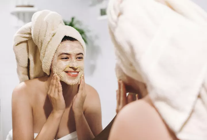 Influencerița Miss Mercedes Morr, găsită moartă în apartamentul ei. Poliția crede că este vorba de o crimă