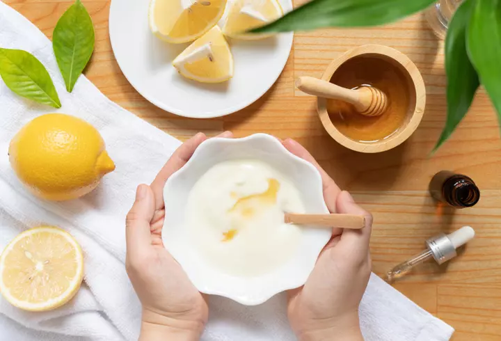 Influencerița Miss Mercedes Morr, găsită moartă în apartamentul ei. Poliția crede că este vorba de o crimă