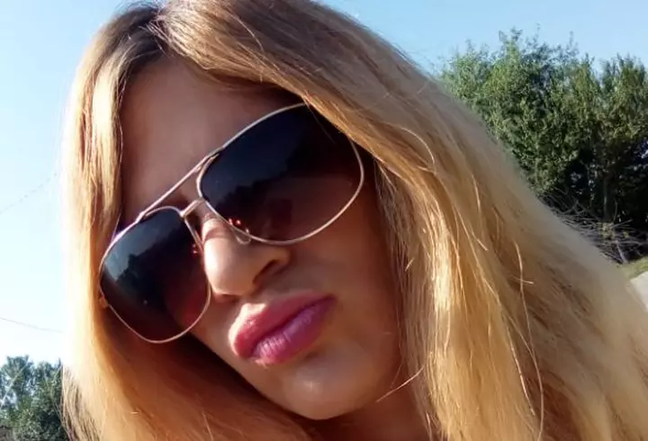 Influencerița Miss Mercedes Morr, găsită moartă în apartamentul ei. Poliția crede că este vorba de o crimă