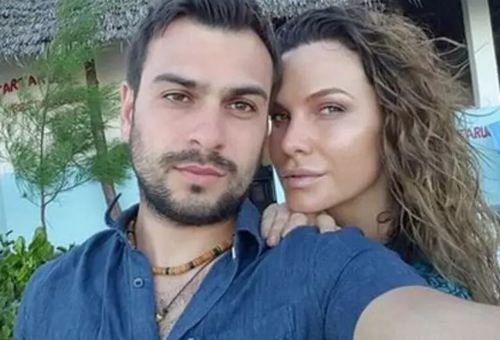 Laura Bretan de la Românii au Talent, premiată cu Discul de Aur pentru primul album. Alături de ce mare artiști a cântat