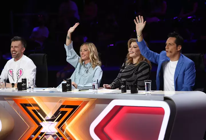 Laura Bretan de la Românii au Talent, premiată cu Discul de Aur pentru primul album. Alături de ce mare artiști a cântat