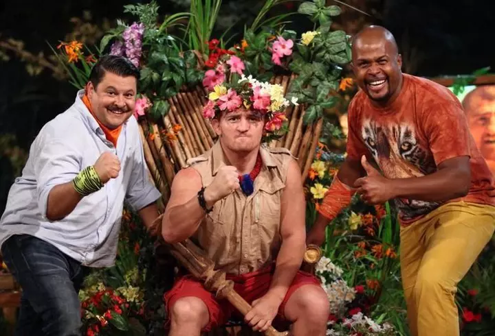 Ce obiecte a ales fiul lui Dani Oțil și al Gabrielei Prisăcariu de pe tavă, la tăierea moțului