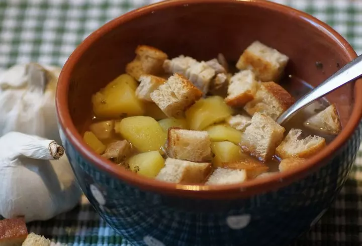 Pizza cu blat de dovlecei. Rețetă simplă și dietetică