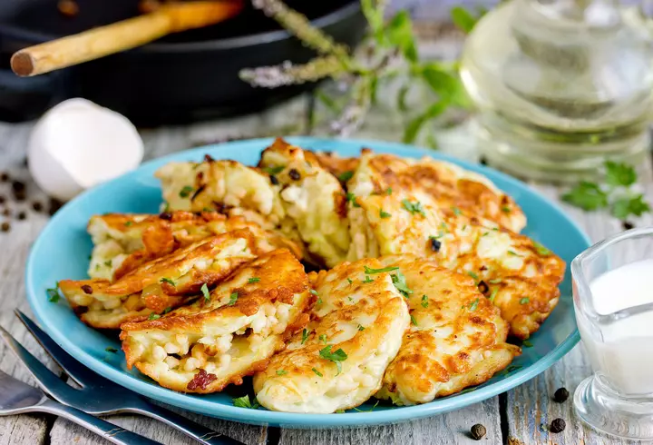Rețetă de chec aperitiv cu șuncă și cașcaval. Pufos și delicios