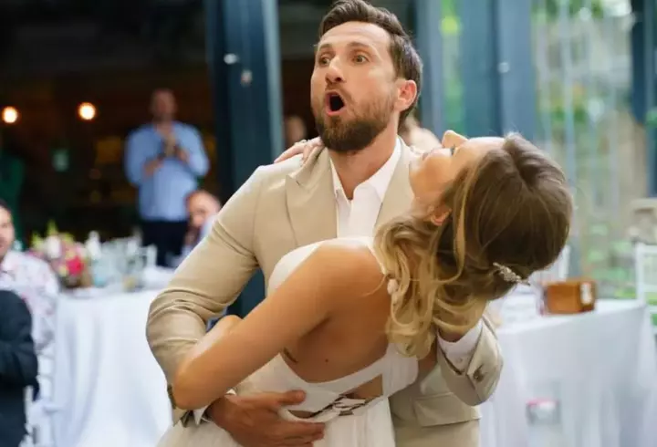 Laura Bretan de la Românii au Talent, premiată cu Discul de Aur pentru primul album. Alături de ce mare artiști a cântat