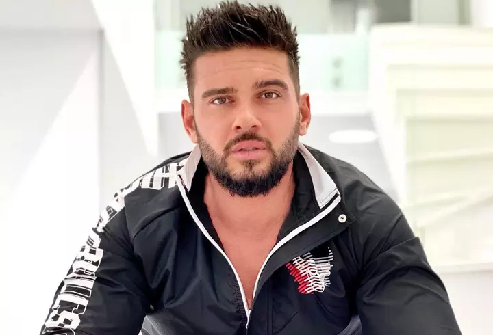 Cine este Mr. Pink. Fostul iubit al Monicăi Gabor a fost călugăr tibetan