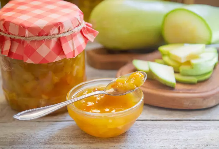 Prăjitură cu caise și iaurt. Cea mai simplă rețetă