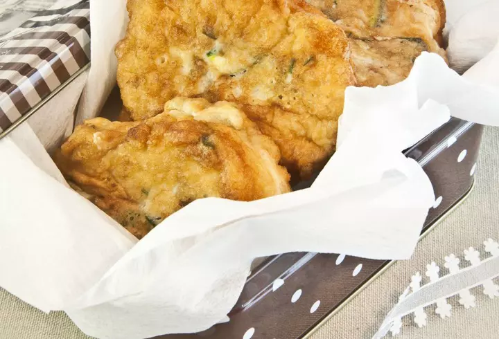 Prăjitură cu caise și iaurt. Cea mai simplă rețetă