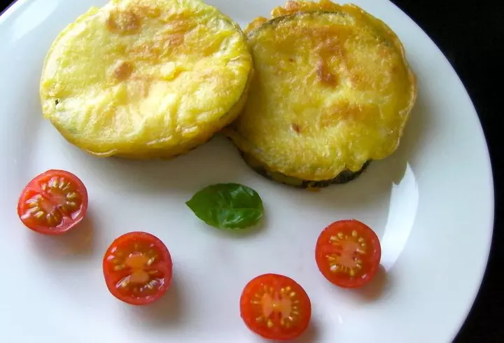 Prăjitură cu caise și iaurt. Cea mai simplă rețetă