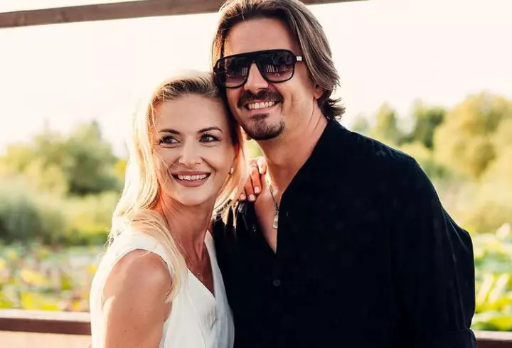 Laura Bretan de la Românii au Talent, premiată cu Discul de Aur pentru primul album. Alături de ce mare artiști a cântat