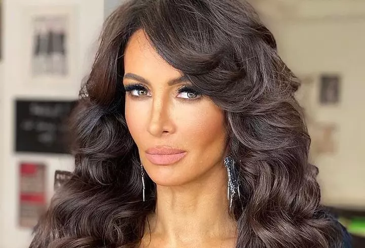 Laura Bretan de la Românii au Talent, premiată cu Discul de Aur pentru primul album. Alături de ce mare artiști a cântat