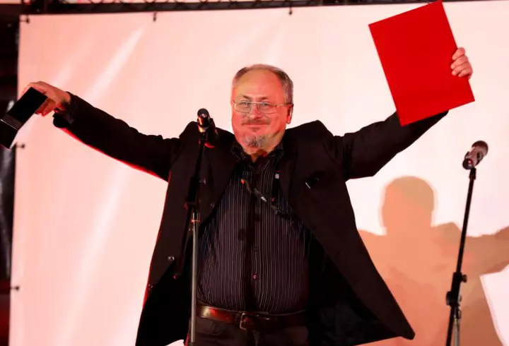 Cine este Mr. Pink. Fostul iubit al Monicăi Gabor a fost călugăr tibetan