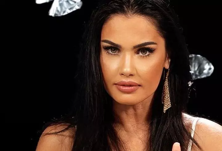 Laura Bretan de la Românii au Talent, premiată cu Discul de Aur pentru primul album. Alături de ce mare artiști a cântat