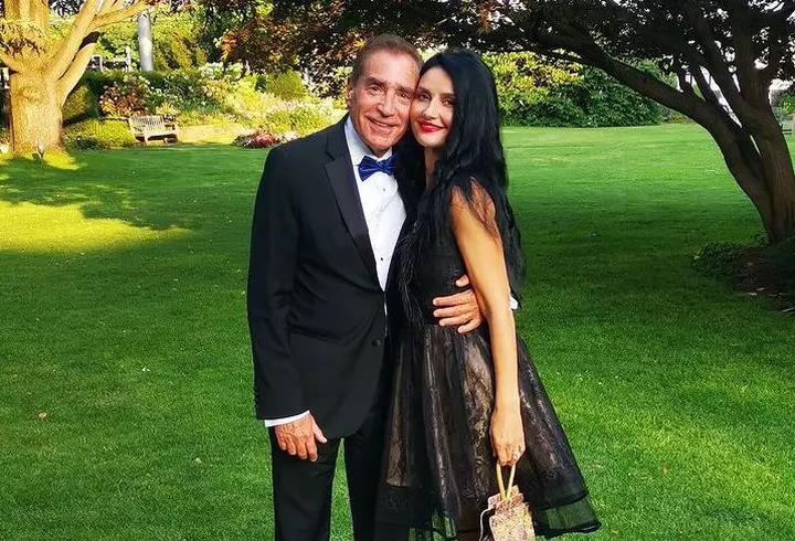 Laura Bretan de la Românii au Talent, premiată cu Discul de Aur pentru primul album. Alături de ce mare artiști a cântat