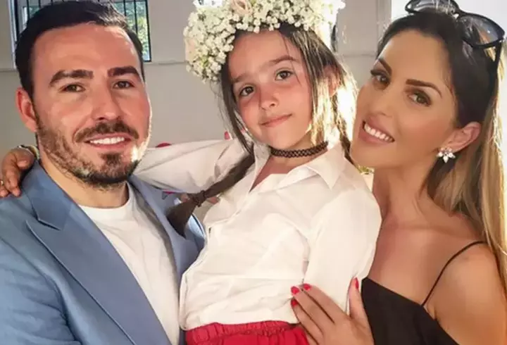 Laura Bretan de la Românii au Talent, premiată cu Discul de Aur pentru primul album. Alături de ce mare artiști a cântat