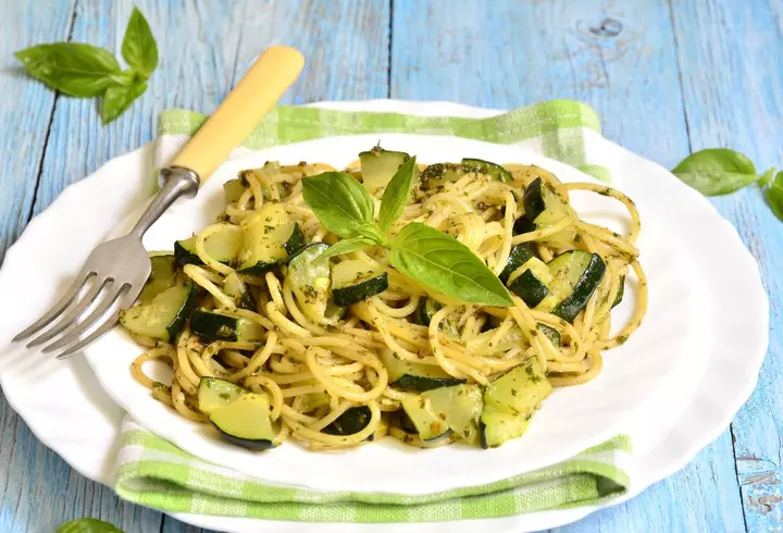 Prăjitură cu caise și iaurt. Cea mai simplă rețetă