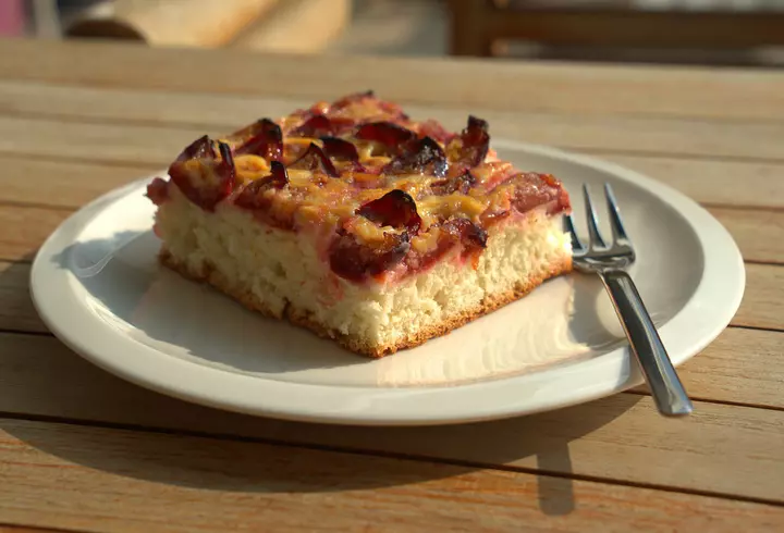 Rețetă de chec aperitiv cu șuncă și cașcaval. Pufos și delicios