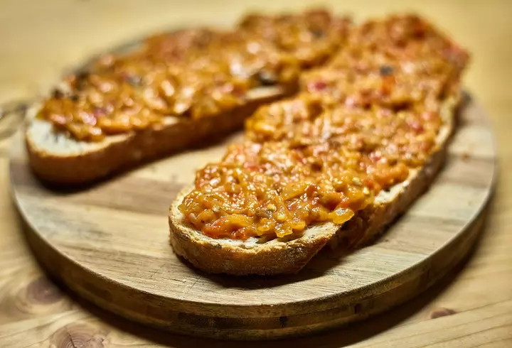 Prăjitură cu caise și iaurt. Cea mai simplă rețetă