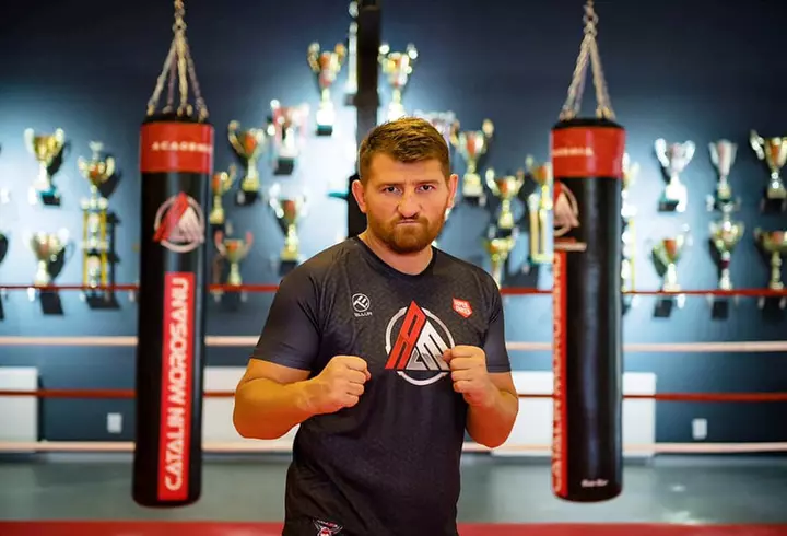 Câte clase are Mugur Mihăescu ex-Vacanța Mare: "Am rămas repetent de 3 ori"