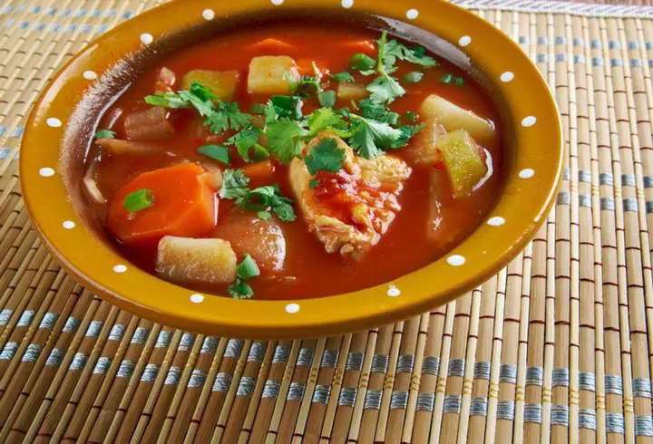 Rețetă de pui indian cu sos de unt și usturoi