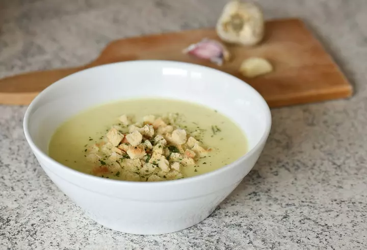 Rețetă de pui indian cu sos de unt și usturoi