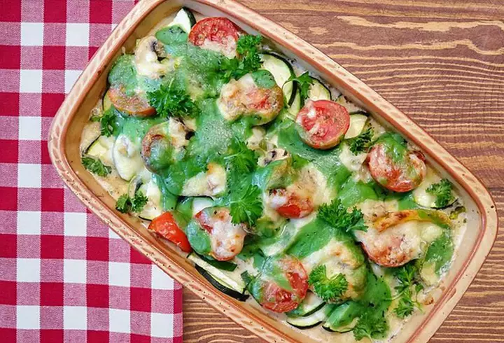 Rețetă de pui indian cu sos de unt și usturoi