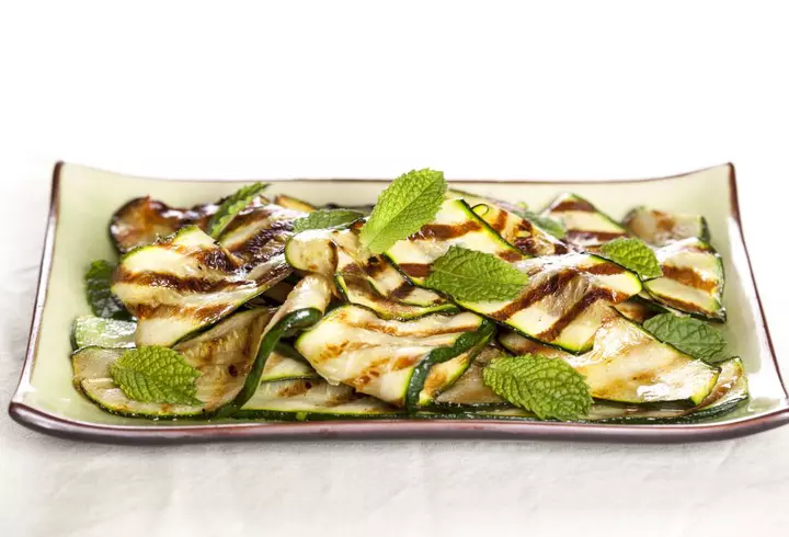 Rețetă de pui indian cu sos de unt și usturoi