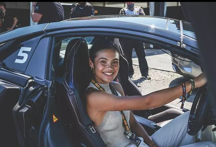 Mihaela Buzărnescu are o relație cu fotbalistul Marco Dulca. Prima imagine cu noul cuplu