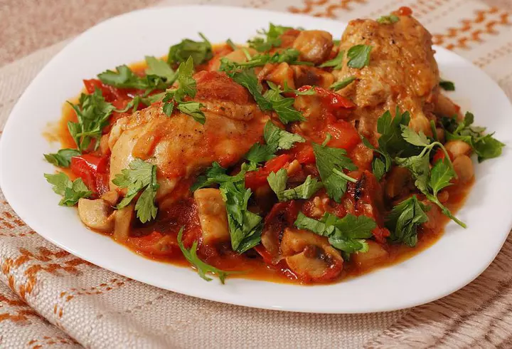 Pizza cu blat de dovlecei. Rețetă simplă și dietetică