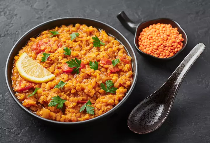 Rețetă de pui indian cu sos de unt și usturoi